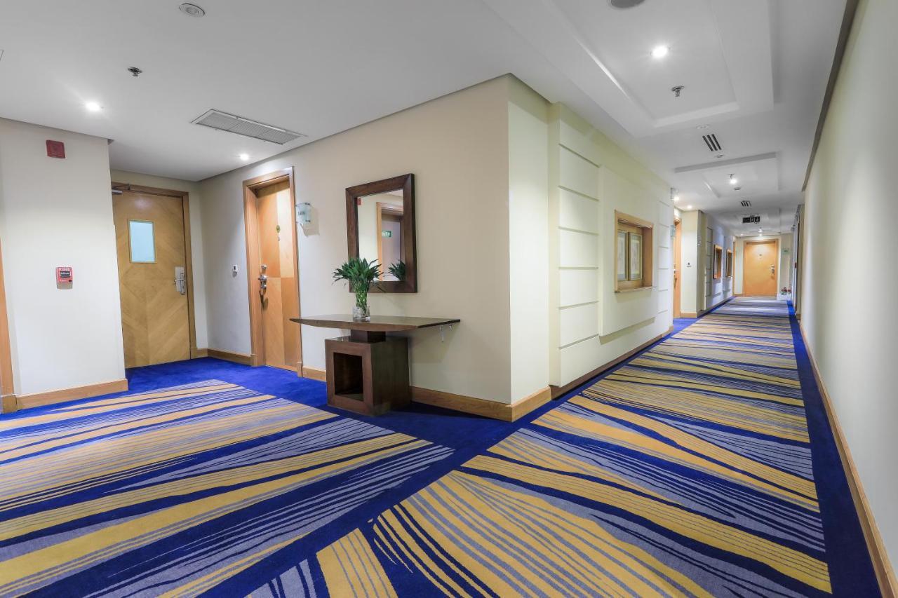 Elaf Al Mashaer Hotel Makkah Мека Екстериор снимка A corridor in a modern hotel